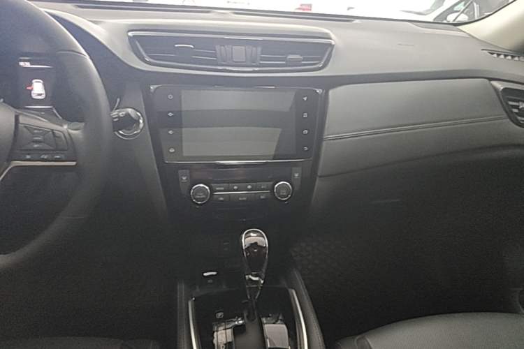 Used Nissan X-Trail 2023 Classic 2.0L Two-Wheel Drive Smart Connect Premium Edition Audio And AC Panel