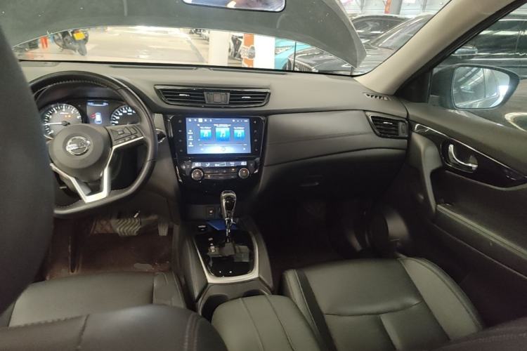 Used Nissan X-Trail 2023 Classic 2.0L Two-Wheel Drive Smart Connect Premium Edition Center Console