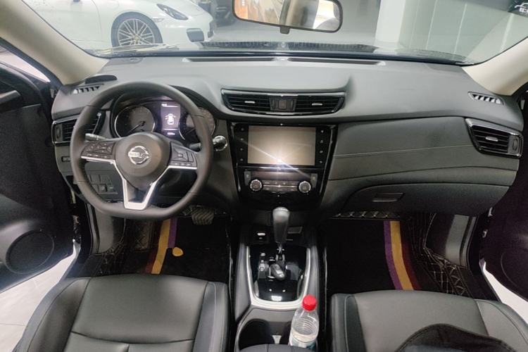 Used Nissan X-Trail 2023 Classic 2.0L Two-Wheel Drive Smart Connect Premium Edition Center Console