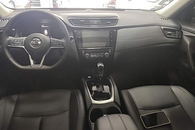 Used Nissan X-Trail 2023 Classic 2.0L Two-Wheel Drive Smart Connect Premium Edition Center Console