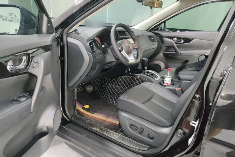 Used Nissan X-Trail 2023 Classic 2.0L Two-Wheel Drive Smart Connect Premium Edition Driver Seat