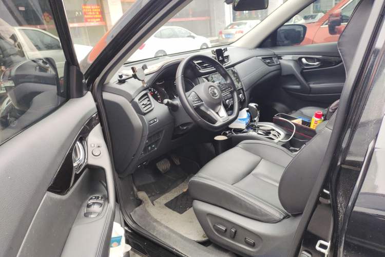 Used Nissan X-Trail 2023 Classic 2.0L Two-Wheel Drive Smart Connect Premium Edition Driver Seat