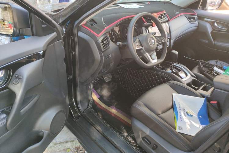 Used Nissan X-Trail 2023 Classic 2.0L Two-Wheel Drive Smart Connect Premium Edition Driver Seat