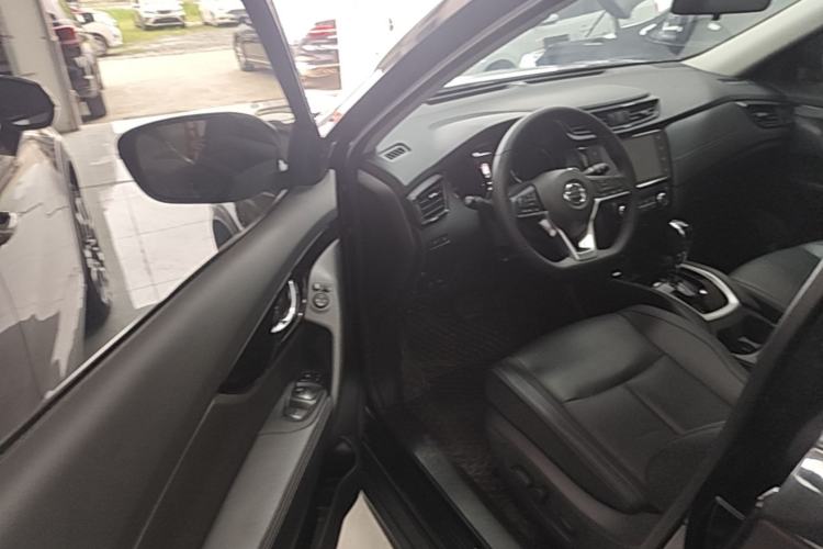 Used Nissan X-Trail 2023 Classic 2.0L Two-Wheel Drive Smart Connect Premium Edition Driver Seat
