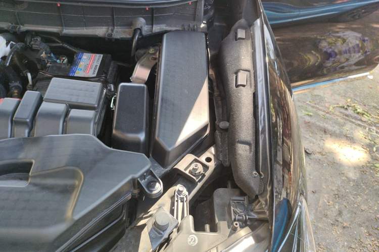 Used Nissan X-Trail 2023 Classic 2.0L Two-Wheel Drive Smart Connect Premium Edition Engine Bay Left