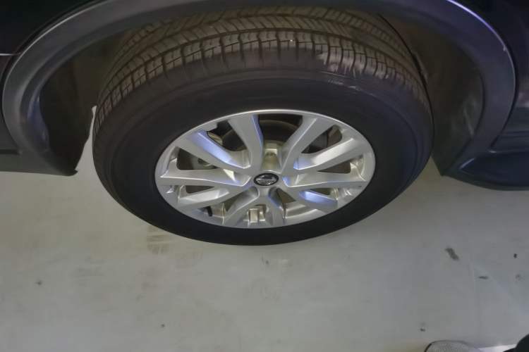 Used Nissan X-Trail 2023 Classic 2.0L Two-Wheel Drive Smart Connect Premium Edition Exterior 2