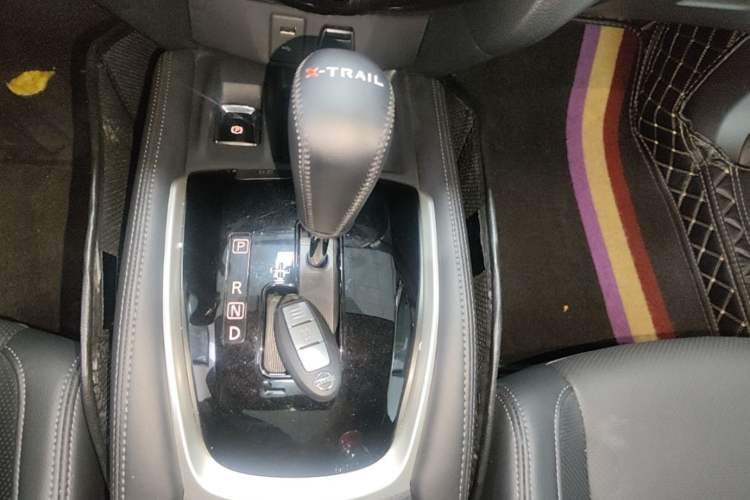 Used Nissan X-Trail 2023 Classic 2.0L Two-Wheel Drive Smart Connect Premium Edition Gear Lever