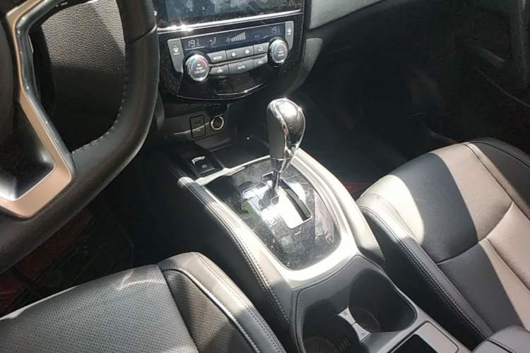 Used Nissan X-Trail 2023 Classic 2.0L Two-Wheel Drive Smart Connect & Comfort Edition Gear Lever