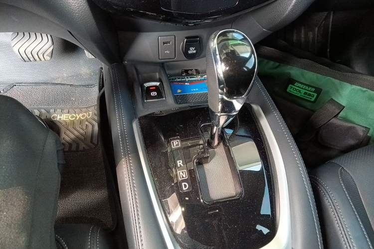 Used Nissan X-Trail 2023 Classic 2.0L Two-Wheel Drive Smart Connect & Comfort Edition Gear Lever