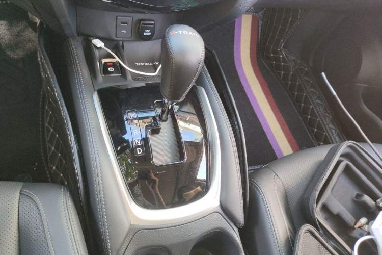 Used Nissan X-Trail 2023 Classic 2.0L Two-Wheel Drive Smart Connect Premium Edition Gear Lever
