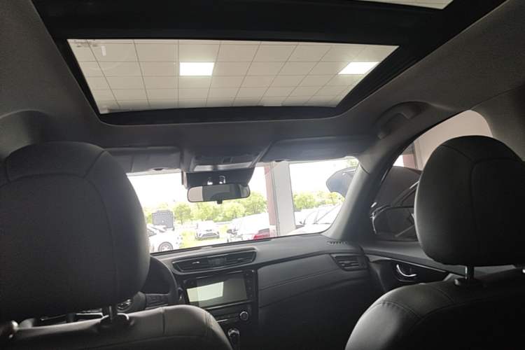 Used Nissan X-Trail 2023 Classic 2.0L Two-Wheel Drive Smart Connect Premium Edition Headliner