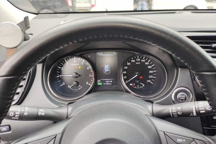 Used Nissan X-Trail 2023 Classic 2.0L Two-Wheel Drive Smart Connect Premium Edition Instrument Cluster