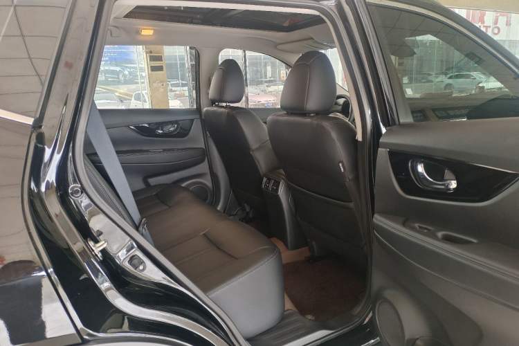 Used Nissan X-Trail 2023 Classic 2.0L Two-Wheel Drive Smart Connect & Comfort Edition Interior 11