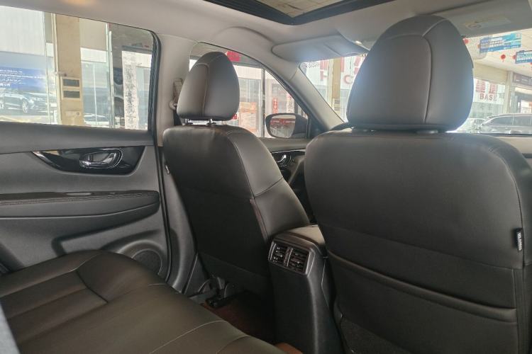 Used Nissan X-Trail 2023 Classic 2.0L Two-Wheel Drive Smart Connect & Comfort Edition Interior 12