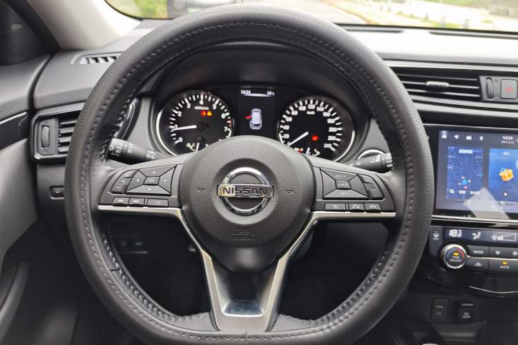 Used Nissan X-Trail 2023 Classic 2.0L Two-Wheel Drive Smart Connect Premium Edition Interior 2