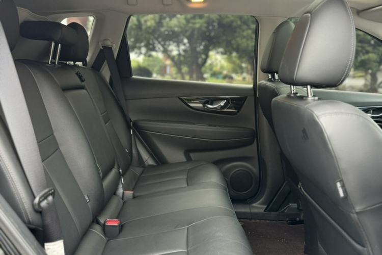 Used Nissan X-Trail 2023 Classic 2.0L Two-Wheel Drive Smart Connect Premium Edition Interior 2