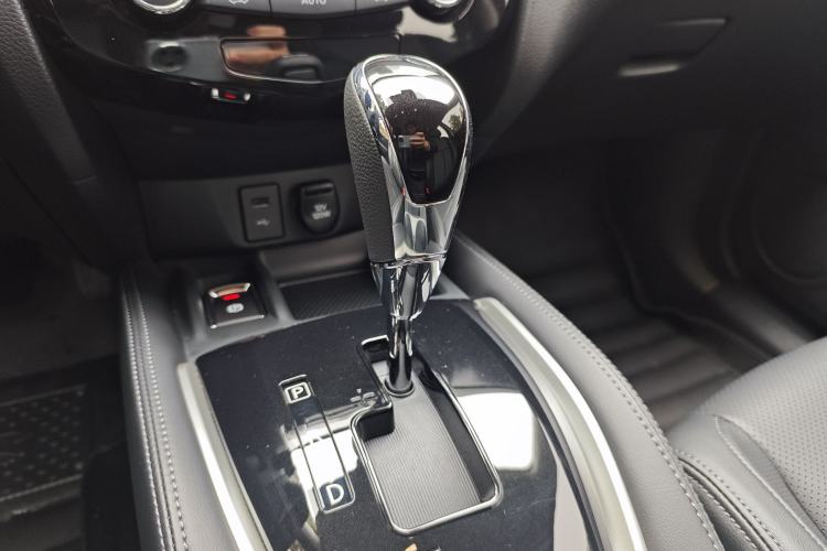 Used Nissan X-Trail 2023 Classic 2.0L Two-Wheel Drive Smart Connect Premium Edition Interior 4