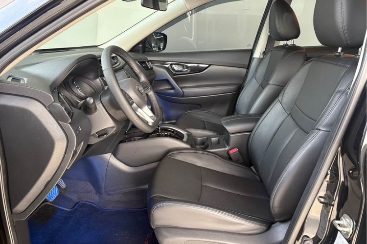 Used Nissan X-Trail 2023 Classic 2.0L Two-Wheel Drive Smart Connect Premium Edition Interior 4