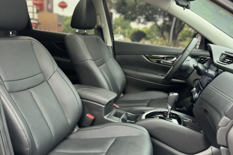 Used Nissan X-Trail 2023 Classic 2.0L Two-Wheel Drive Smart Connect Premium Edition Interior 6