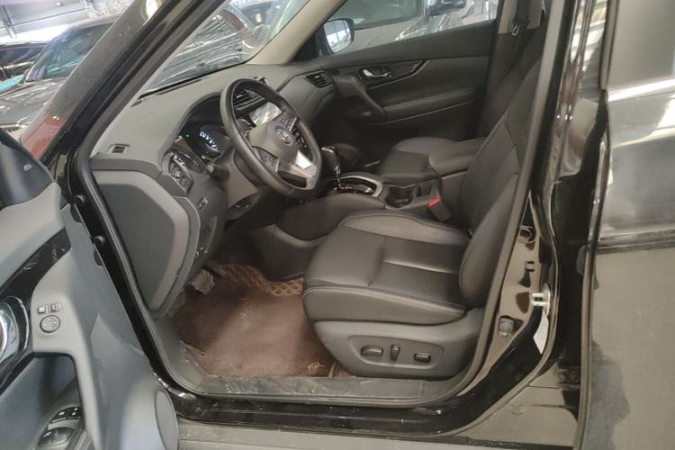 Used Nissan X-Trail 2023 Classic 2.0L Two-Wheel Drive Smart Connect Premium Edition Left Front Seat