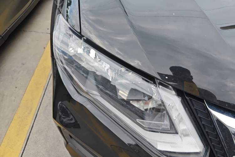 Used Nissan X-Trail 2023 Classic 2.0L Two-Wheel Drive Smart Connect & Comfort Edition Right Front Headlight