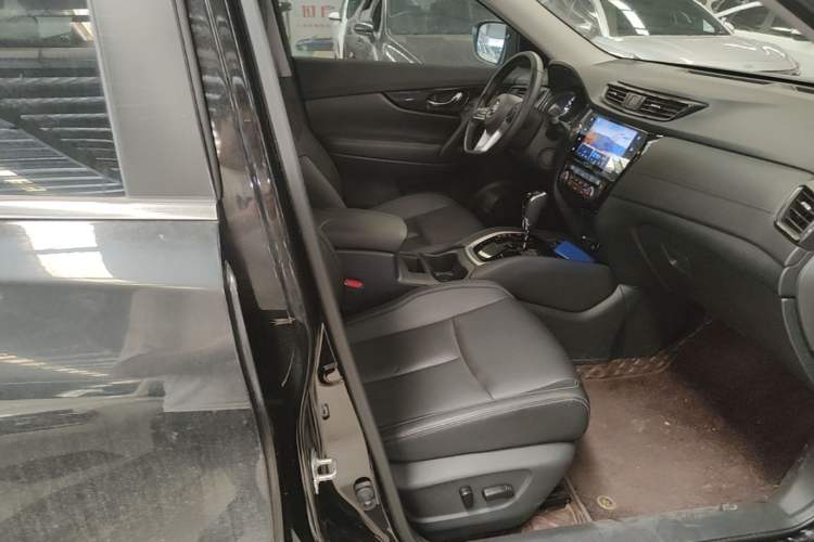 Used Nissan X-Trail 2023 Classic 2.0L Two-Wheel Drive Smart Connect Premium Edition Right Front Seat