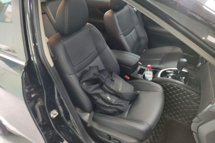 Used Nissan X-Trail 2023 Classic 2.0L Two-Wheel Drive Smart Connect Premium Edition Right Front Seat