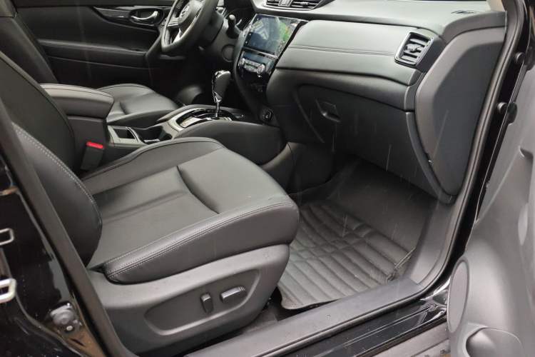 Used Nissan X-Trail 2023 Classic 2.0L Two-Wheel Drive Smart Connect Premium Edition Right Front Seat