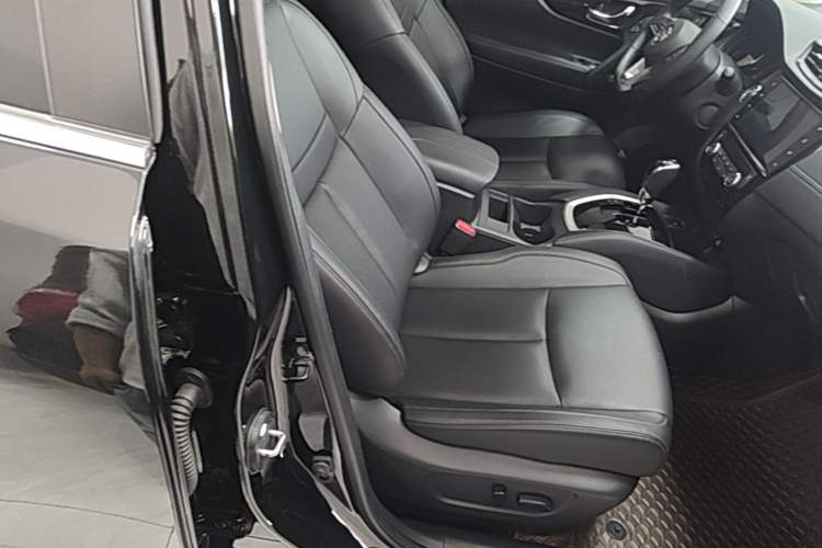 Used Nissan X-Trail 2023 Classic 2.0L Two-Wheel Drive Smart Connect Premium Edition Right Front Seat