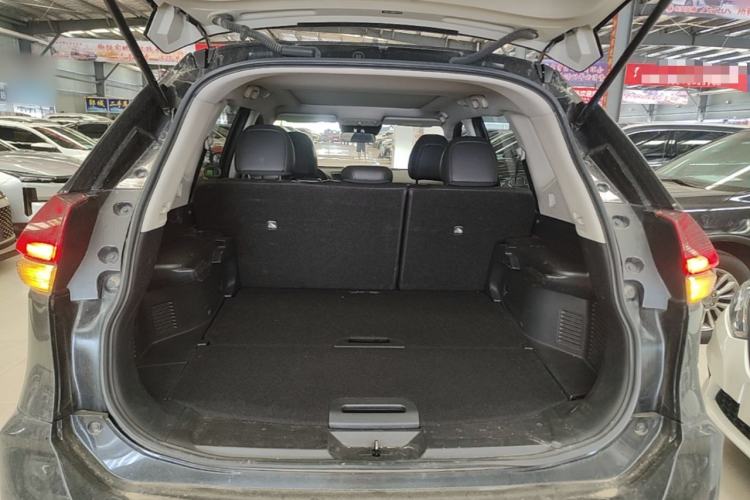 Used Nissan X-Trail 2023 Classic 2.0L Two-Wheel Drive Smart Connect Premium Edition Trunk