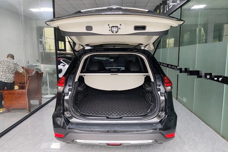 Used Nissan X-Trail 2023 Classic 2.0L Two-Wheel Drive Smart Connect Premium Edition Trunk