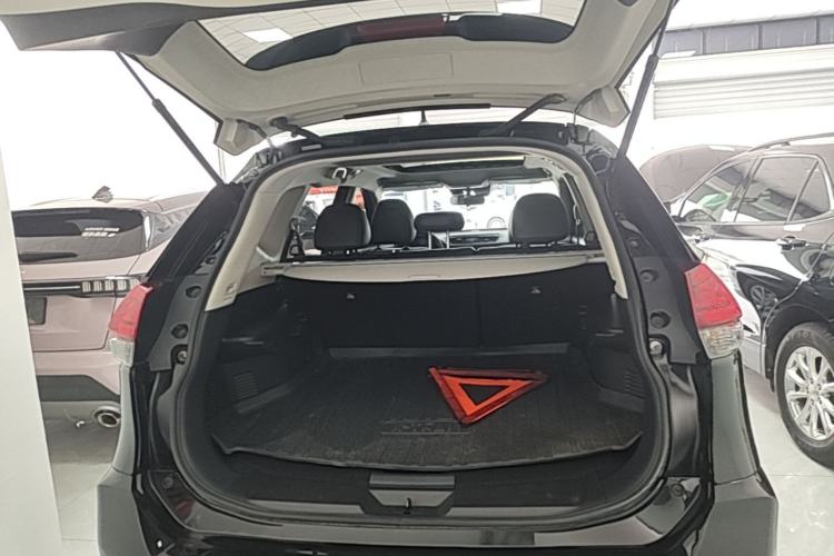Used Nissan X-Trail 2023 Classic 2.0L Two-Wheel Drive Smart Connect Premium Edition Trunk