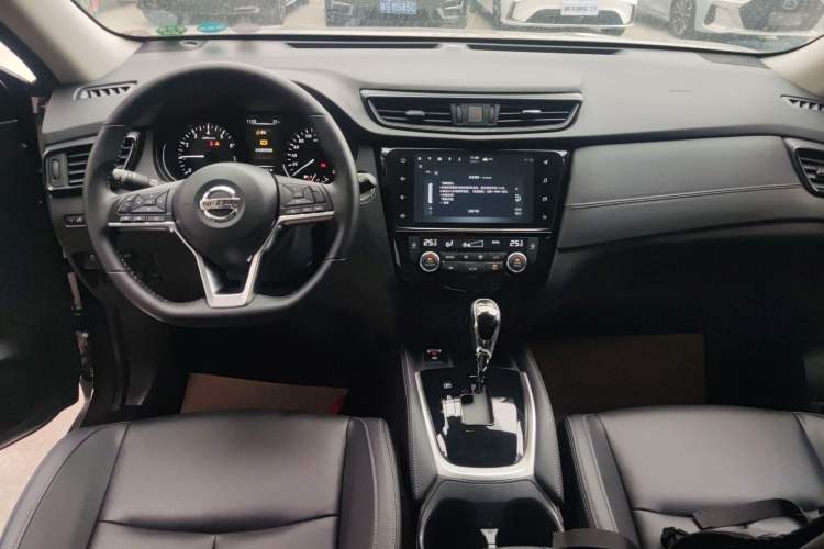 Used Nissan X-Trail 2023 Classic 2.0L Two-Wheel Drive Smart Connect & Comfort Edition Audio And AC Panel