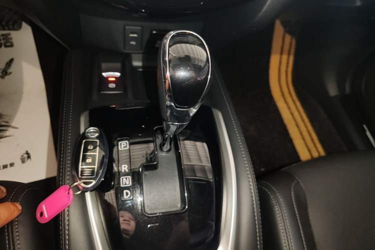 Used Nissan X-Trail 2023 Classic 2.0L Two-Wheel Drive Smart Connect & Comfort Edition Gear Lever