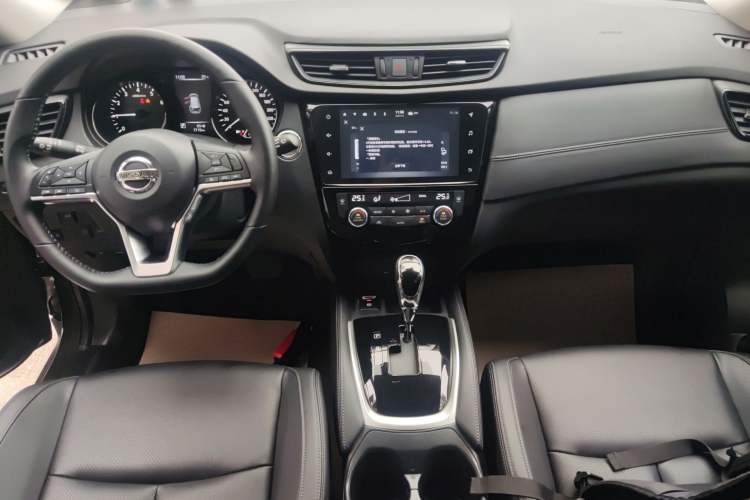 Used Nissan X-Trail 2023 Classic 2.0L Two-Wheel Drive Smart Connect & Comfort Edition Gear Lever