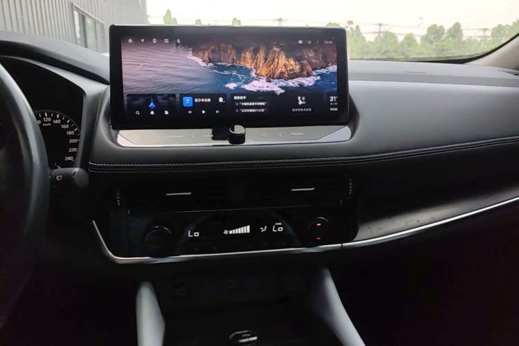 Used Nissan X-Trail 2023 e-POWER Ultra-Hybrid Dual-Motor All-Wheel-Drive Luxury Edition Audio And AC Panel
