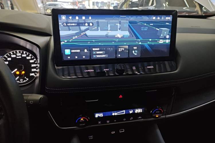 Used Nissan X-Trail 2023 e-POWER Ultra-Hybrid Dual-Motor All-Wheel-Drive Luxury Edition Audio And AC Panel