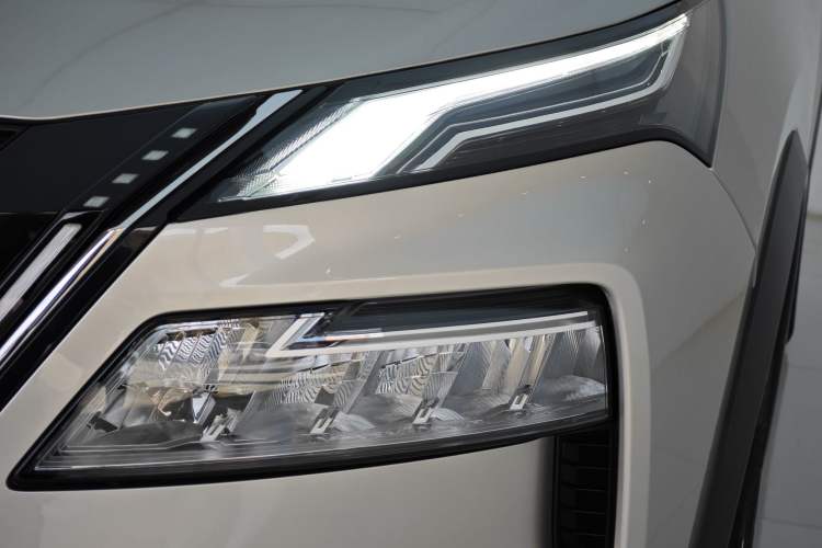 Used Nissan X-Trail 2023 e-POWER Ultra-Hybrid Dual-Motor All-Wheel-Drive Luxury Edition Exterior 6