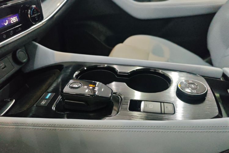 Used Nissan X-Trail 2023 e-POWER Ultra-Hybrid Dual-Motor All-Wheel-Drive Luxury Edition Gear Lever