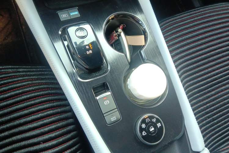 Used Nissan X-Trail 2023 e-POWER Ultra-Hybrid Dual-Motor All-Wheel-Drive Luxury Edition Gear Lever