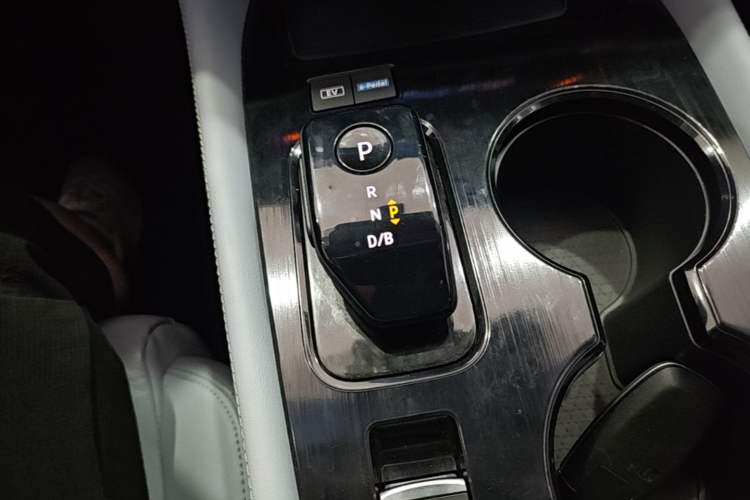 Used Nissan X-Trail 2023 e-POWER Ultra-Hybrid Dual-Motor All-Wheel-Drive Luxury Edition Gear Lever