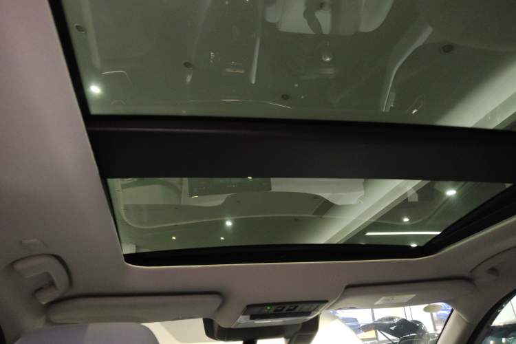 Used Nissan X-Trail 2023 e-POWER Ultra-Hybrid Dual-Motor All-Wheel-Drive Luxury Edition Headliner