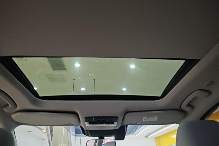 Used Nissan X-Trail 2023 e-POWER Ultra-Hybrid Dual-Motor All-Wheel-Drive Luxury Edition Headliner