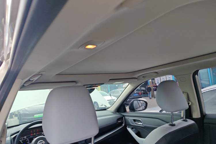 Used Nissan X-Trail 2023 e-POWER Ultra-Hybrid Dual-Motor All-Wheel-Drive Luxury Edition Headliner