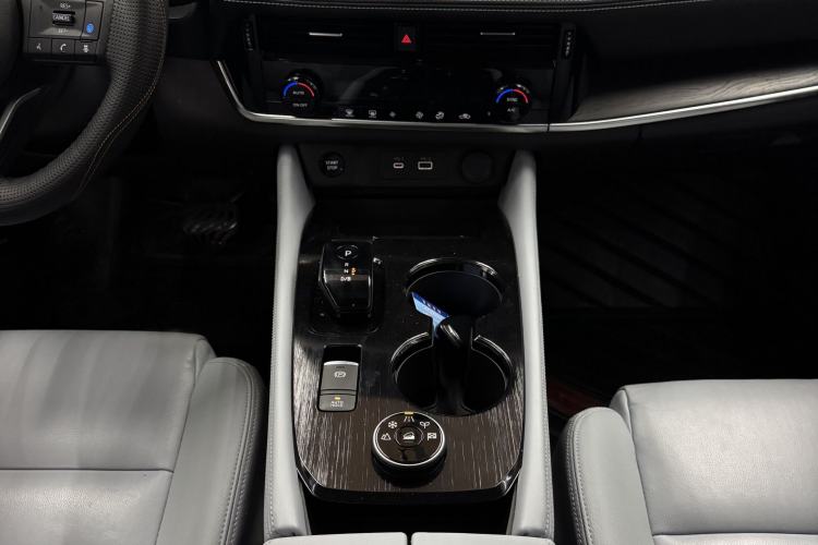 Used Nissan X-Trail 2023 e-POWER Ultra-Hybrid Dual-Motor All-Wheel-Drive Luxury Edition Interior 3