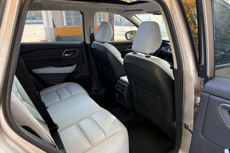 Used Nissan X-Trail 2023 e-POWER Ultra-Hybrid Dual-Motor All-Wheel-Drive Luxury Edition Interior 7