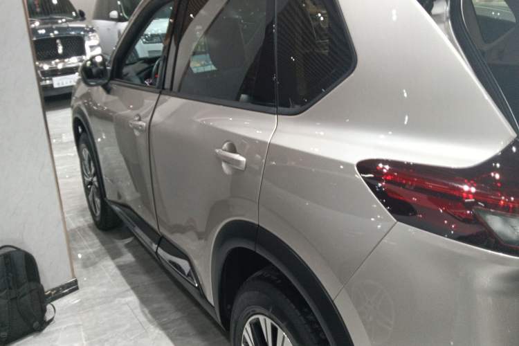 Used Nissan X-Trail 2023 e-POWER Ultra-Hybrid Dual-Motor All-Wheel-Drive Luxury Edition Left Side