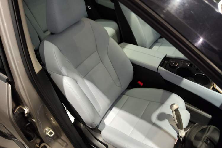 Used Nissan X-Trail 2023 e-POWER Ultra-Hybrid Dual-Motor All-Wheel-Drive Luxury Edition Right Front Seat