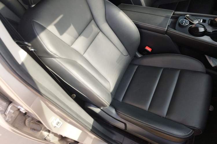 Used Nissan X-Trail 2023 e-POWER Ultra-Hybrid Dual-Motor All-Wheel-Drive Luxury Edition Right Front Seat