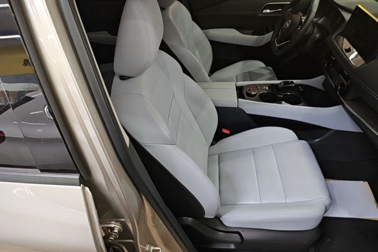 Used Nissan X-Trail 2023 e-POWER Ultra-Hybrid Dual-Motor All-Wheel-Drive Luxury Edition Right Front Seat